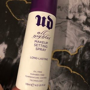 Urban Decay All nighter makeup setting spray